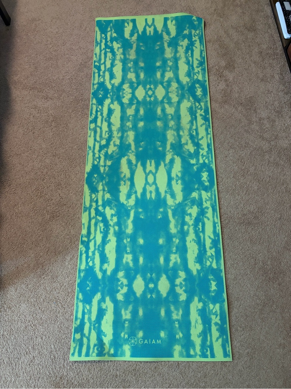 Reversible GAIAM Teal Yoga Mat with Lime Lotus Graphic - Picture 2 of 3
